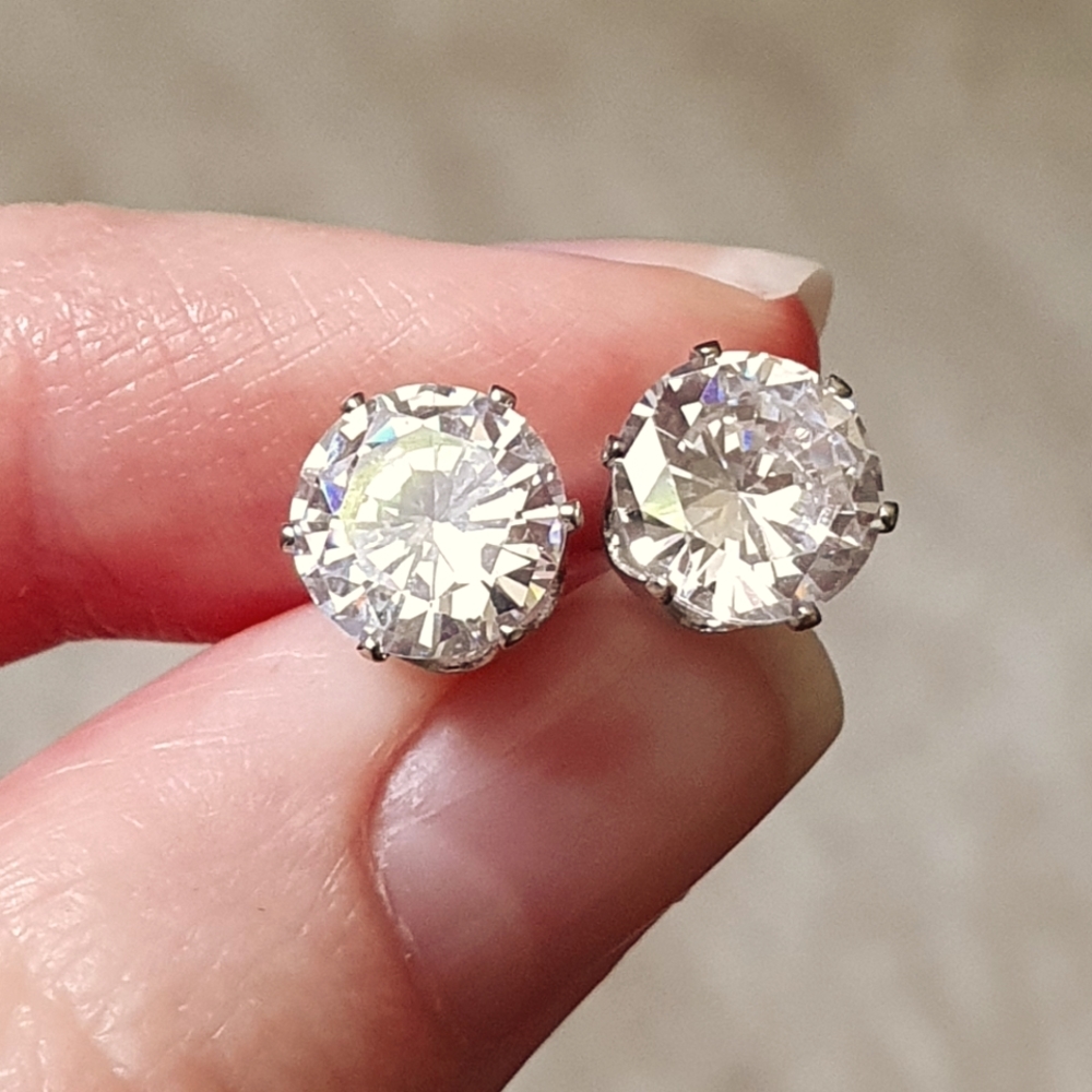 New Silver Minimalistic Diamond Earrings